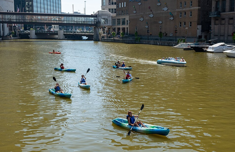 Kayaking Milwaukee River